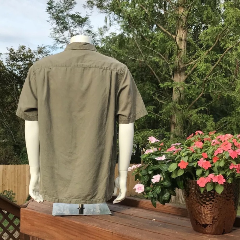 SOLD Columbia Men's Short-Sleeve Shirt L Army Green Front Pocket - Picture 4 of 8